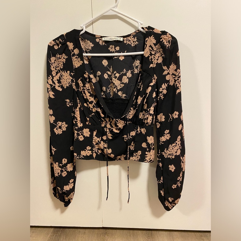Abercrombie and Fitch Long Sleeve Blouse  (S: XS)